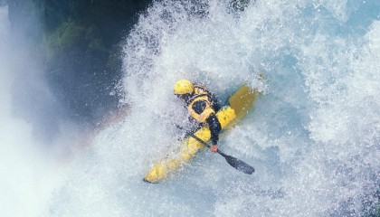 开云体育官网-街道是战场，泥泞是勋章，当F1的精密遇上马里足球的野性