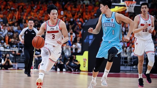 江苏队鏖战广东队，易建联状态火热