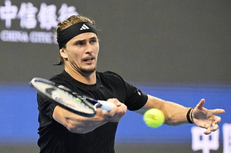 拉沃尔杯力克年终总决赛，兹维列夫统治全场