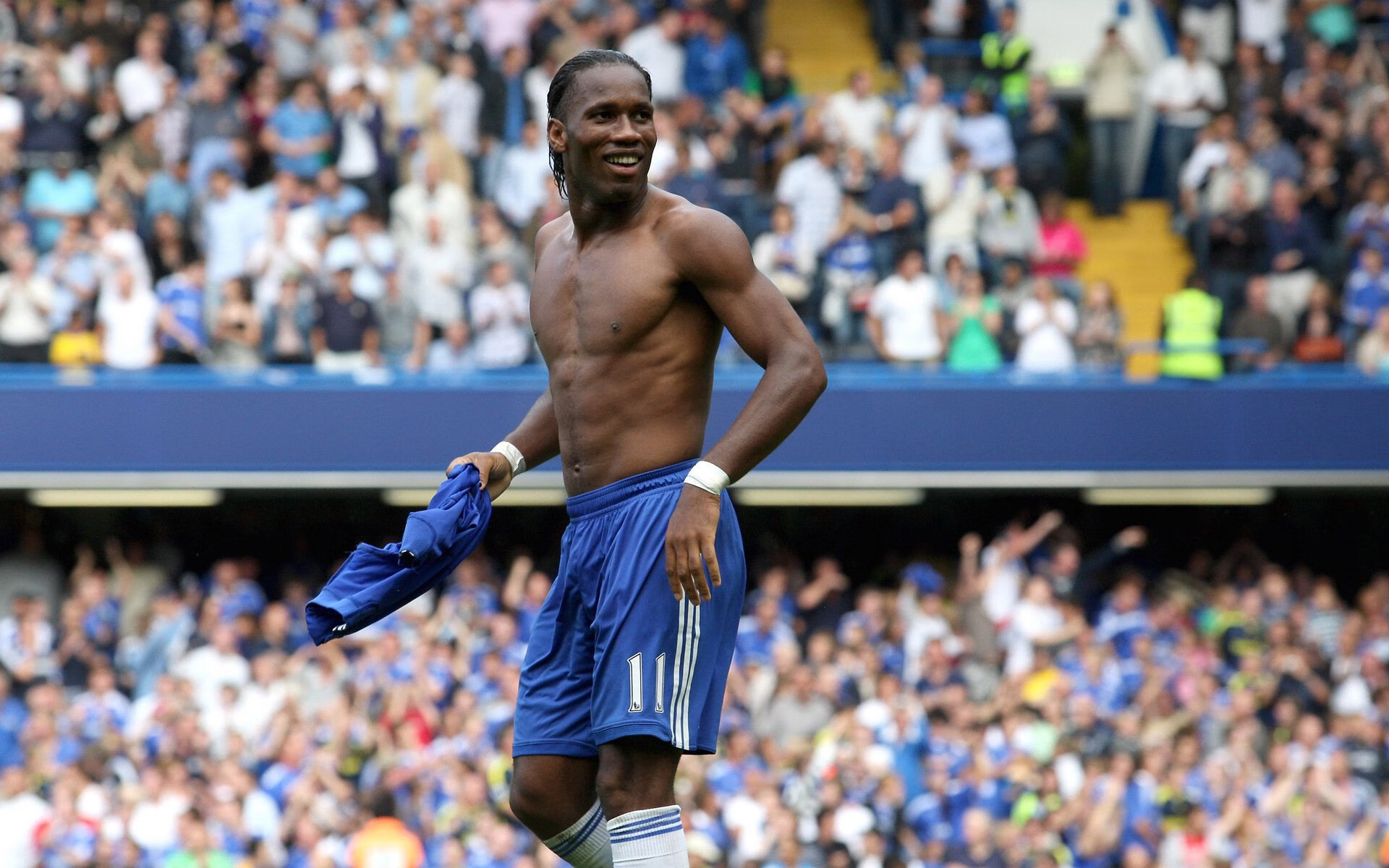 德甲争冠战之夜，当阿拉巴的左脚画出命运弧线